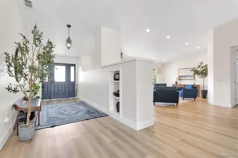 Entry Way - 15305 Lookout Rd, Apple Valley, CA 92307 photo 2 of 3