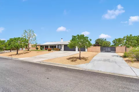 Exterior - 15305 Lookout Rd, Apple Valley, CA 92307 photo 3 of 10