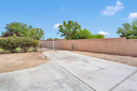 Exterior - 15305 Lookout Rd, Apple Valley, CA 92307 photo 10 of 10