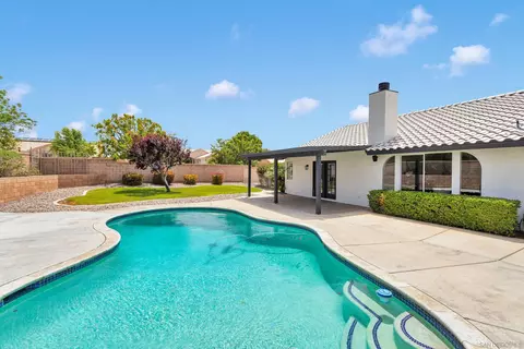 Exterior - 15305 Lookout Rd, Apple Valley, CA 92307 photo 9 of 10
