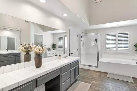 Bath - 15305 Lookout Rd, Apple Valley, CA 92307 photo 2 of 6