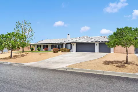 Exterior - 15305 Lookout Rd, Apple Valley, CA 92307 photo 4 of 10