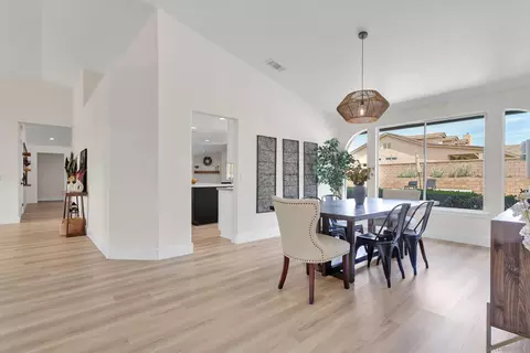 Dining - 15305 Lookout Rd, Apple Valley, CA 92307 photo 1 of 3
