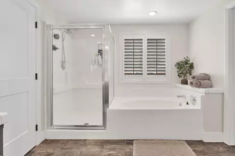 Bath - 15305 Lookout Rd, Apple Valley, CA 92307 photo 3 of 6