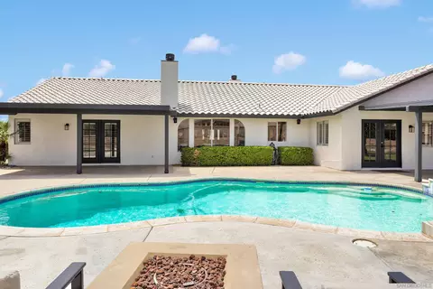 Exterior - 15305 Lookout Rd, Apple Valley, CA 92307 photo 7 of 10
