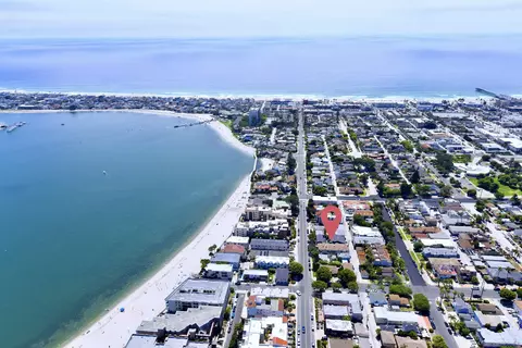 1152-54 Pacific Beach Dr, San Diego, CA 92109