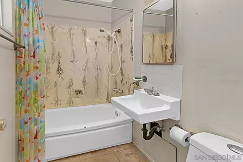 Bath - 926 Taft Ave, El Cajon, CA 92020 photo 1 of 1