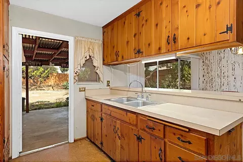 Kitchen - 926 Taft Ave, El Cajon, CA 92020 photo 2 of 3