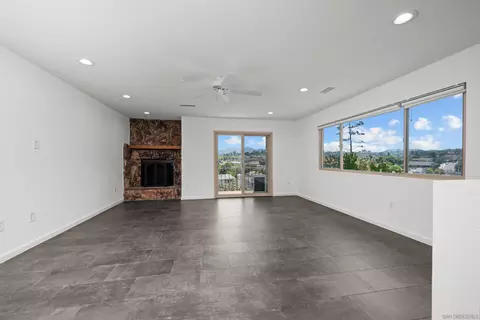 Living - 219 Lyon Cir, Vista, CA 92083 photo 3 of 3