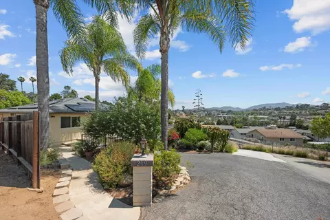 Exterior - 219 Lyon Cir, Vista, CA 92083 photo 7 of 9