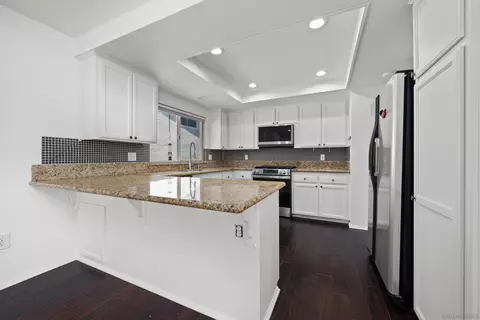 Kitchen - 219 Lyon Cir, Vista, CA 92083 photo 3 of 3