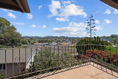 Exterior - 219 Lyon Cir, Vista, CA 92083 photo 3 of 9