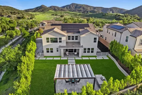 2807 California Poppy St, Escondido, CA 92029