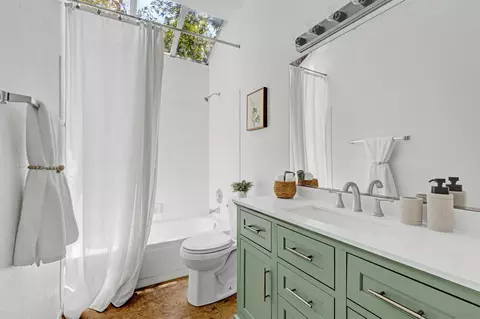 Bath - 31390 Corte Camarillo, Temecula, CA 92592 photo 2 of 2