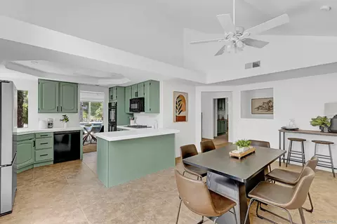 Dining - 31390 Corte Camarillo, Temecula, CA 92592 photo 2 of 2