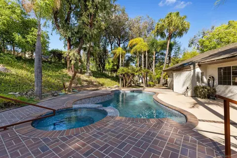 Exterior - 31390 Corte Camarillo, Temecula, CA 92592 photo 5 of 9