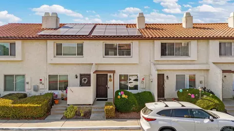 246 Espanas Gln, Escondido, CA 92026 photo 34