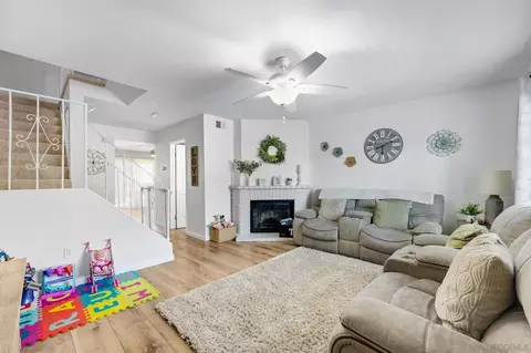 246 Espanas Gln, Escondido, CA 92026 photo 3
