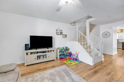 246 Espanas Gln, Escondido, CA 92026 photo 4
