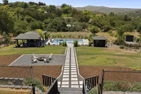 Exterior - 3860 Las Flores, Fallbrook, CA 92028 photo 5 of 18