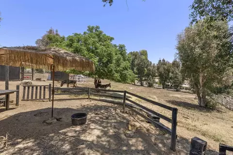 Exterior - 3860 Las Flores, Fallbrook, CA 92028 photo 16 of 18
