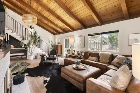 Living - 3860 Las Flores, Fallbrook, CA 92028 photo 3 of 4