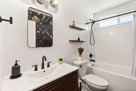Bath - 3860 Las Flores, Fallbrook, CA 92028 photo 4 of 4