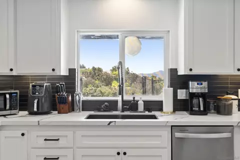 Kitchen - 3860 Las Flores, Fallbrook, CA 92028 photo 4 of 5