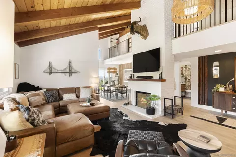 Living - 3860 Las Flores, Fallbrook, CA 92028 photo 2 of 4