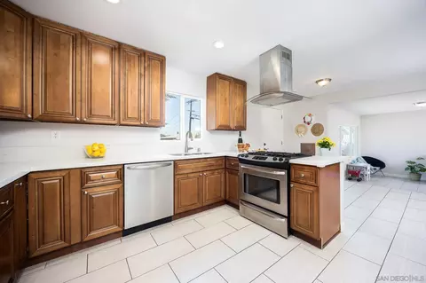 Kitchen - 797 Laguna Ave, El Cajon, CA 92020 photo 3 of 4
