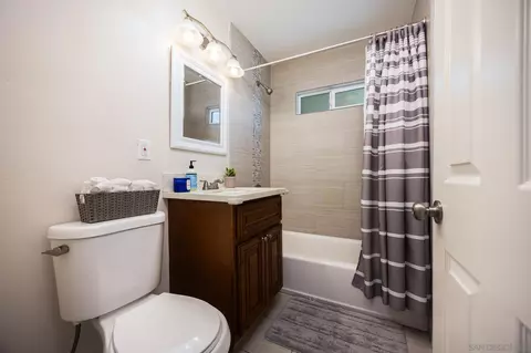 Bath - 797 Laguna Ave, El Cajon, CA 92020 photo 2 of 2