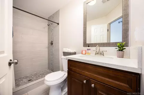Bath - 797 Laguna Ave, El Cajon, CA 92020 photo 1 of 2