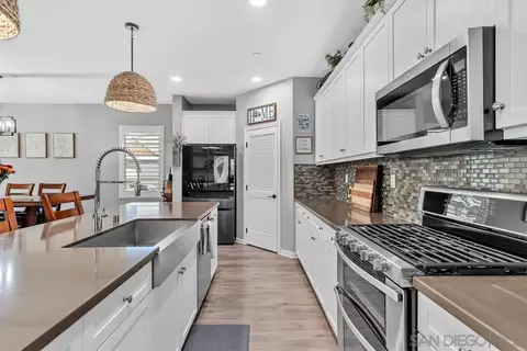 Kitchen - 10700 Spring Creek Dr, Santee, CA 92071 photo 4 of 6