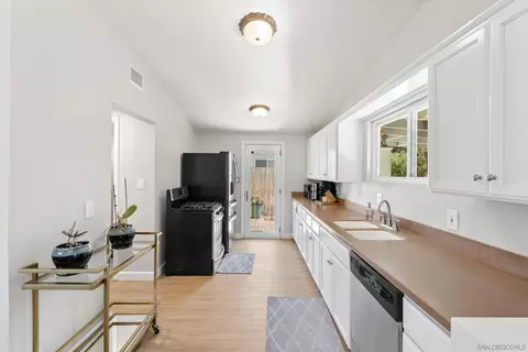 Kitchen - 13425 Powers Rd, Poway, CA 92064 photo 2 of 4