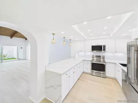 670 Bel Air Dr W, Vista, CA 92084