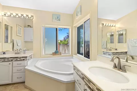 Bath - 636 N Glen Oaks Dr, Alpine, CA 91901 photo 2 of 4