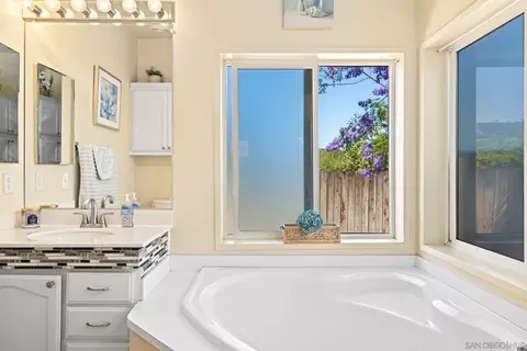 Bath - 636 N Glen Oaks Dr, Alpine, CA 91901 photo 1 of 4