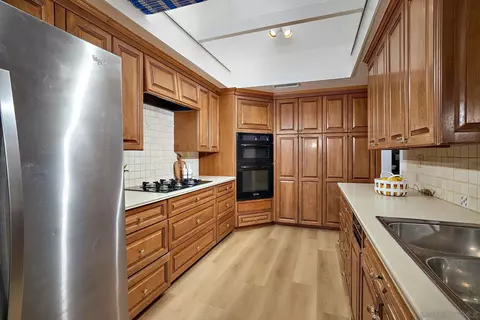 2162 Caminito Circulo Sur, La Jolla, CA 92037 photo 10