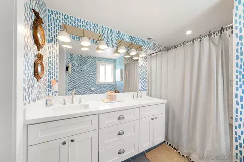 Bath - 643 Mclain St, Escondido, CA 92027 photo 2 of 2