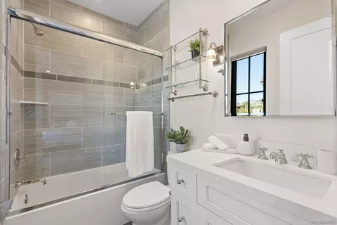 Bath - 708 Silver St, La Jolla, CA 92037 photo 6 of 8