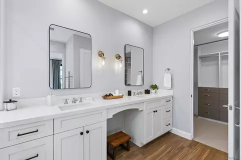 Bath - 708 Silver St, La Jolla, CA 92037 photo 3 of 8