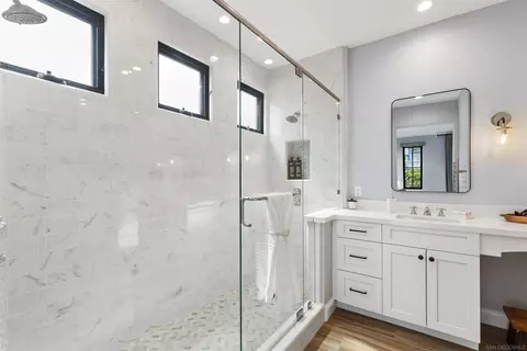 Bath - 708 Silver St, La Jolla, CA 92037 photo 5 of 8