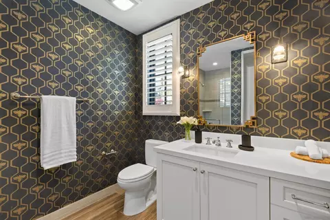 Bath - 708 Silver St, La Jolla, CA 92037 photo 1 of 8