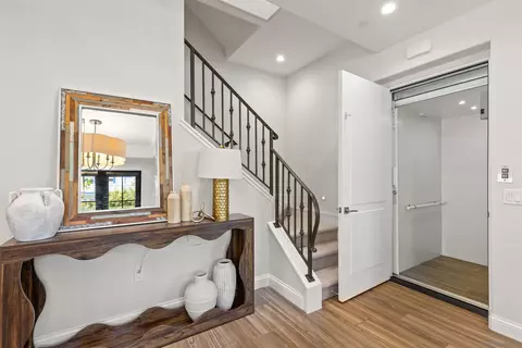Entry Way - 708 Silver St, La Jolla, CA 92037 photo 2 of 5