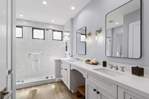 Bath - 708 Silver St, La Jolla, CA 92037 photo 4 of 8