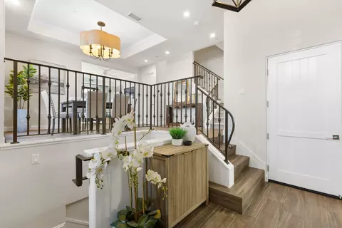 Entry Way - 708 Silver St, La Jolla, CA 92037 photo 3 of 5