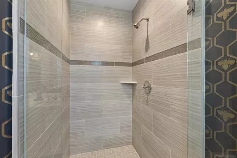 Bath - 708 Silver St, La Jolla, CA 92037 photo 2 of 8
