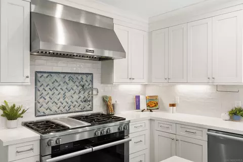 Kitchen - 708 Silver St, La Jolla, CA 92037 photo 5 of 6