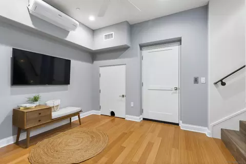 Entry Way - 708 Silver St, La Jolla, CA 92037 photo 5 of 5