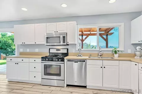 Kitchen - 9613 E Hartland Cir, Santee, CA 92071 photo 4 of 5
